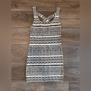 Women’s Black & White Patterned Fitted Sleeveless Dress